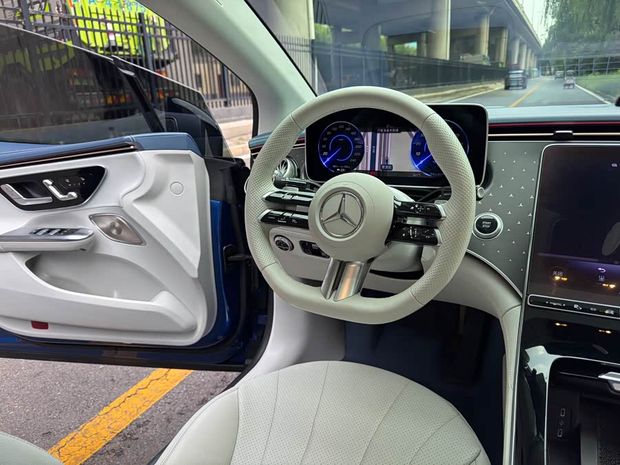 Mercedes EQE 2022 350 Special Edition - zdjęcie 10