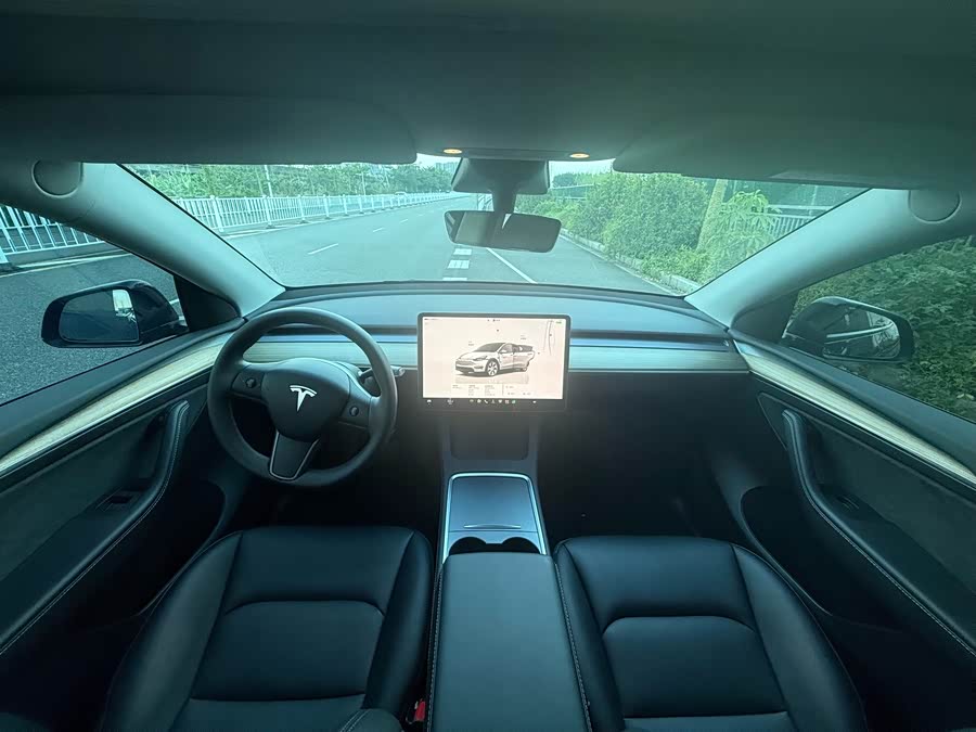 Model Y 2022 Facelift RWD - zdjęcie 15