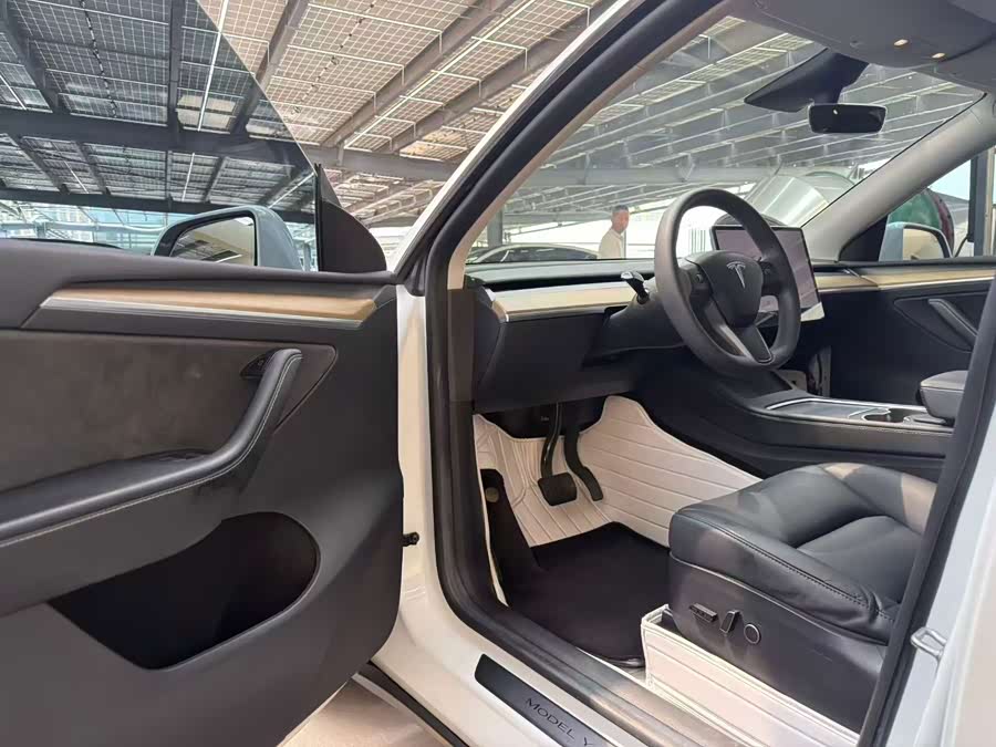 Model Y 2022 Facelift RWD - zdjęcie 3