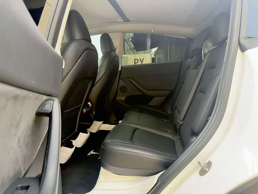 Model Y 2022 Facelift RWD - zdjęcie 4