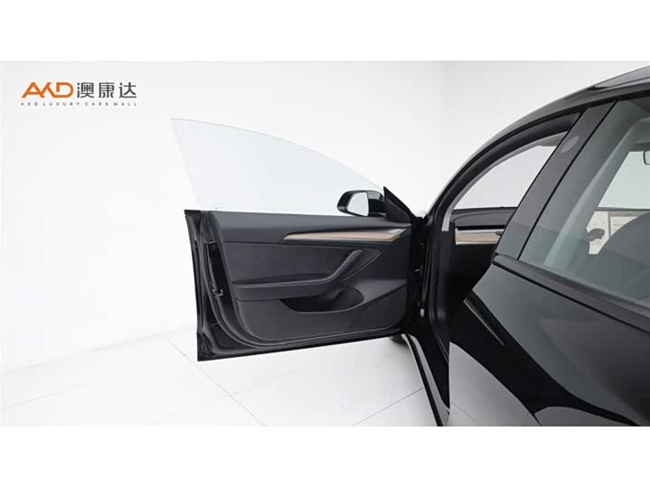 Model Y 2022 RWD - zdjęcie 20