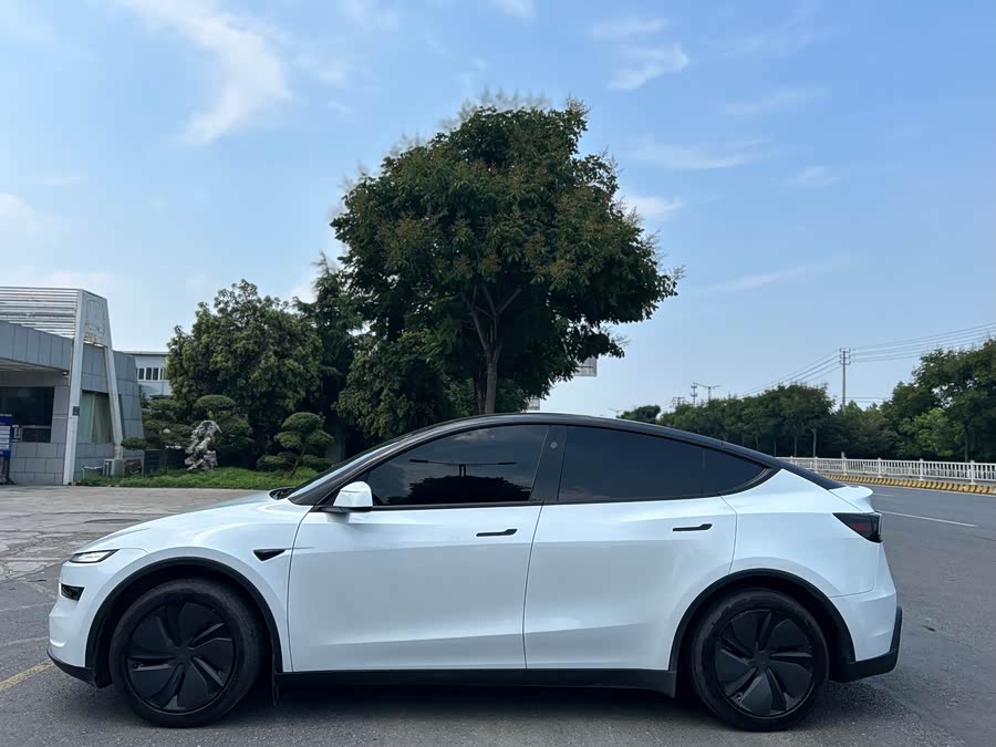 Model Y 2025 RWD - zdjęcie 2