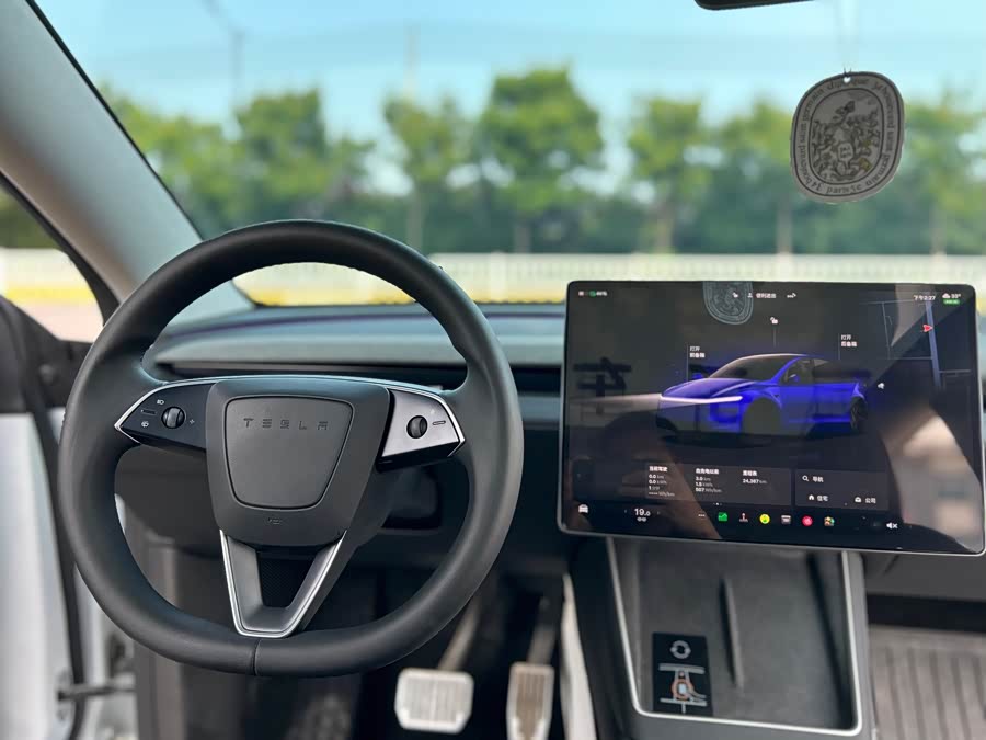Model Y 2025 RWD - zdjęcie 11