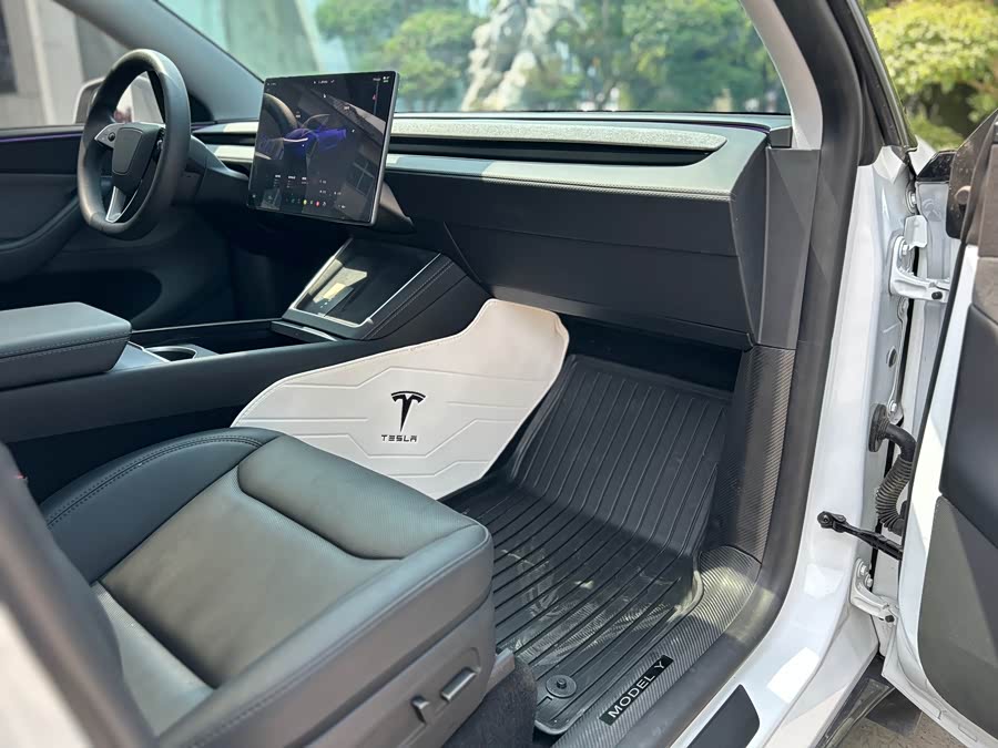 Model Y 2025 RWD - zdjęcie 19