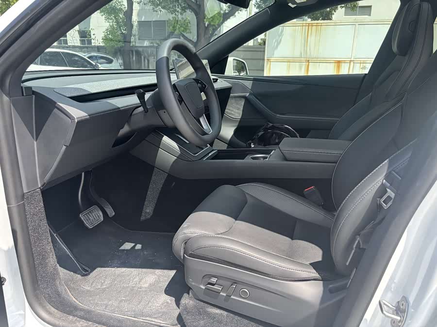 Model Y L 2025 Long Range All-Wheel Drive Version - zdjęcie 13