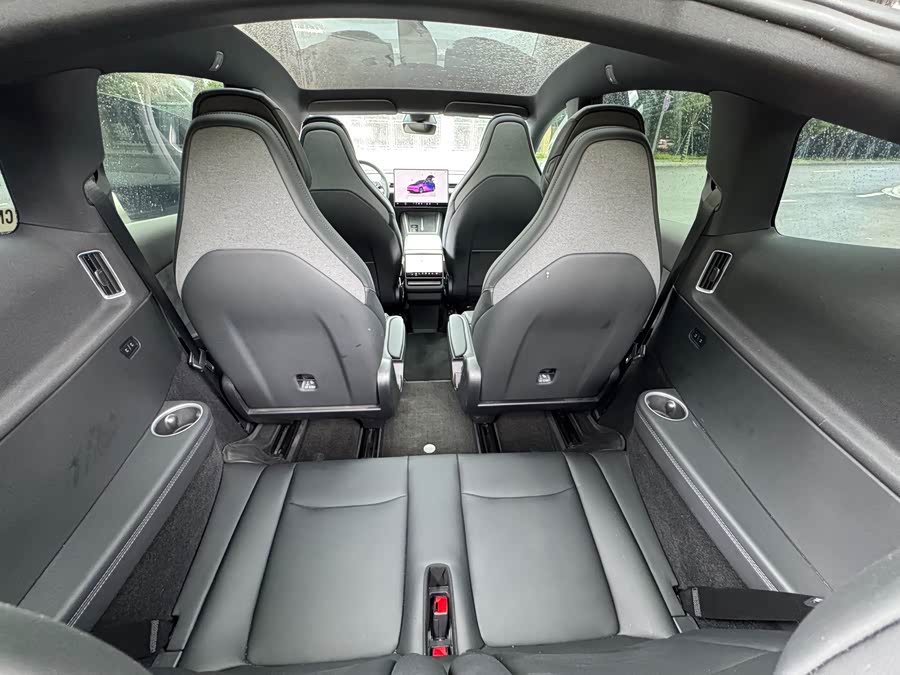 Model Y L 2025 Long Range All-Wheel Drive Version - zdjęcie 15