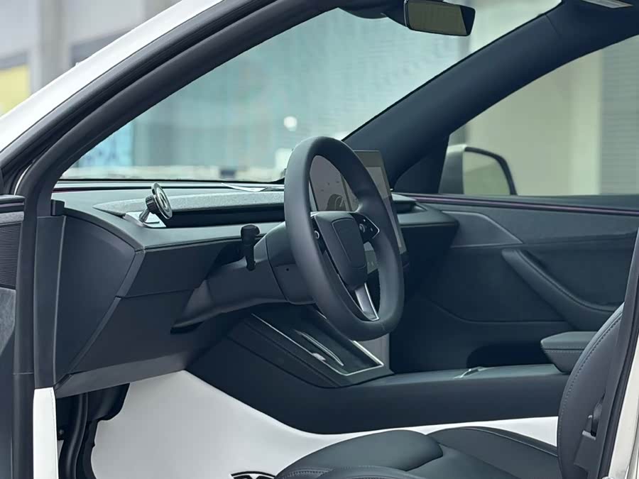 Model Y L 2025 Long Range All-Wheel Drive Version - zdjęcie 4