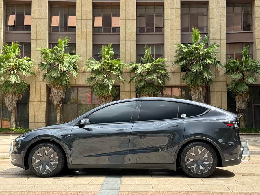 Model Y L 2025 Long Range All-Wheel Drive Version - zdjęcie 4