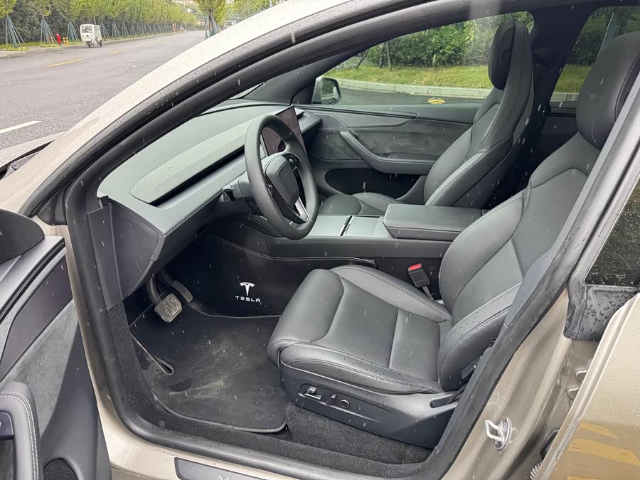 Model Y L 2025 Long Range All-Wheel Drive Version - zdjęcie 4