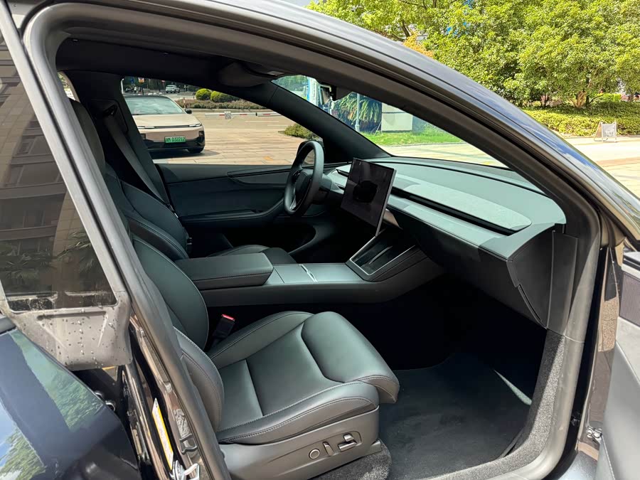 Model Y L 2025 Long Range All-Wheel Drive Version - zdjęcie 8