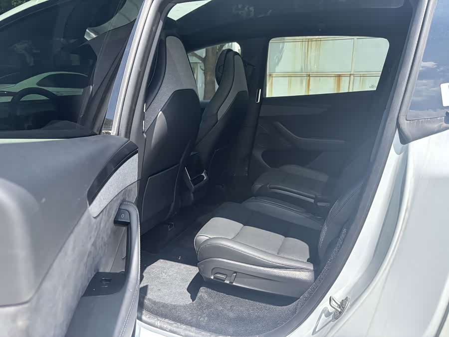 Model Y L 2025 Long Range All-Wheel Drive Version - zdjęcie 9
