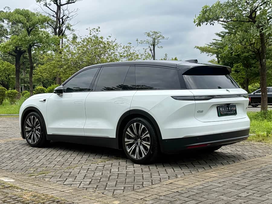 NIO ES8 2024 75kWh Executive Edition - zdjęcie 17