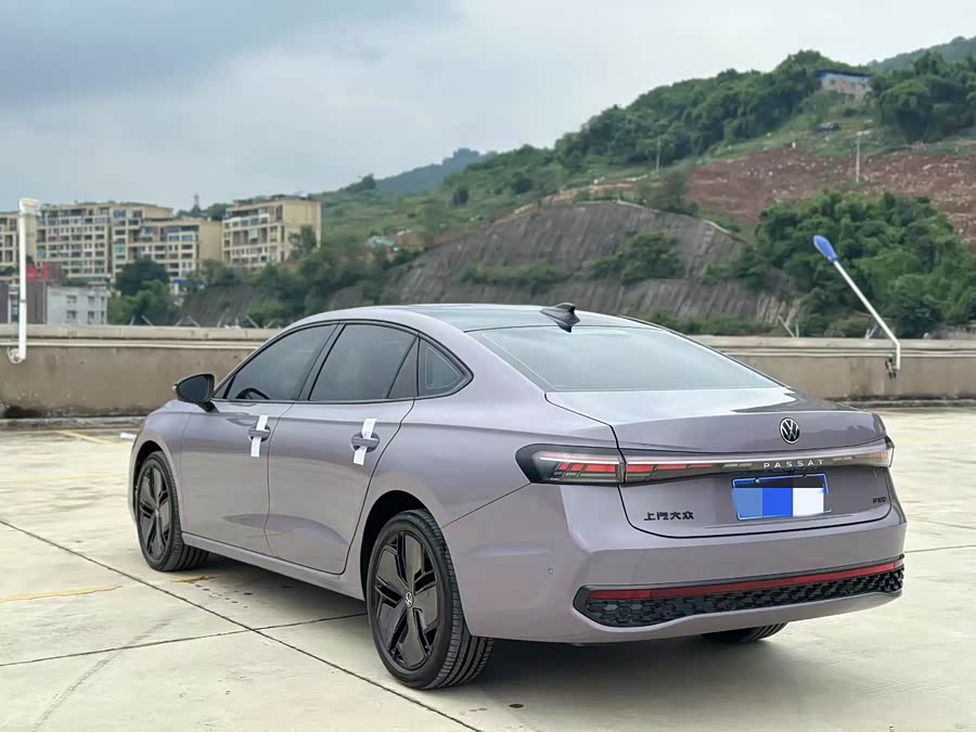 Passat 2025 Pro 380TSI Starry Dragon Edition - zdjęcie 9
