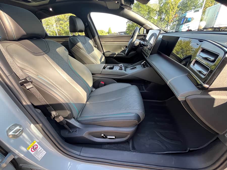 Qin L 2025 DM-i Intelligent Driving 120KM Excellence - zdjęcie 10