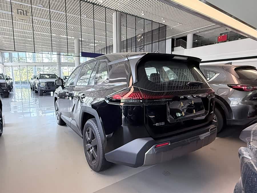 RAV4 2026 2.0L 4WD Luxury - zdjęcie 4