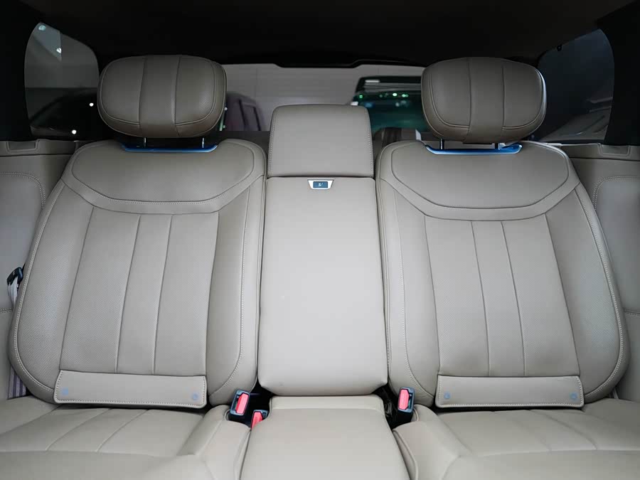Range Rover 2024 3.0 L6 400PS Exemplary Long Version - zdjęcie 13