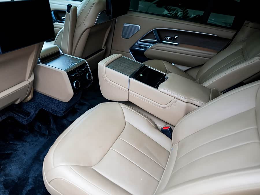 Range Rover 2024 3.0 L6 400PS Exemplary Long Version - zdjęcie 20