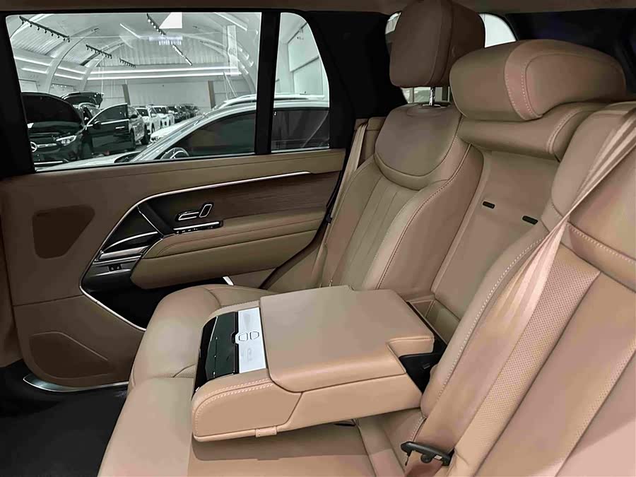 Range Rover 2025 3.0 L6 400PS Long Wheelbase - zdjęcie 12