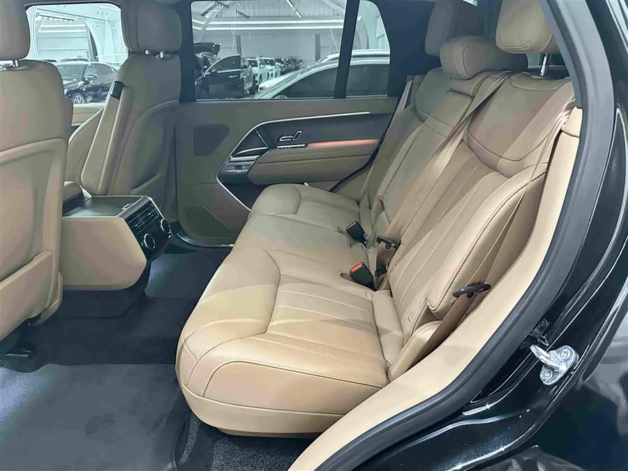 Range Rover 2025 3.0 L6 400PS Long Wheelbase - zdjęcie 14
