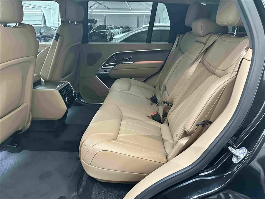 Range Rover 2025 3.0 L6 400PS Long Wheelbase - zdjęcie 8