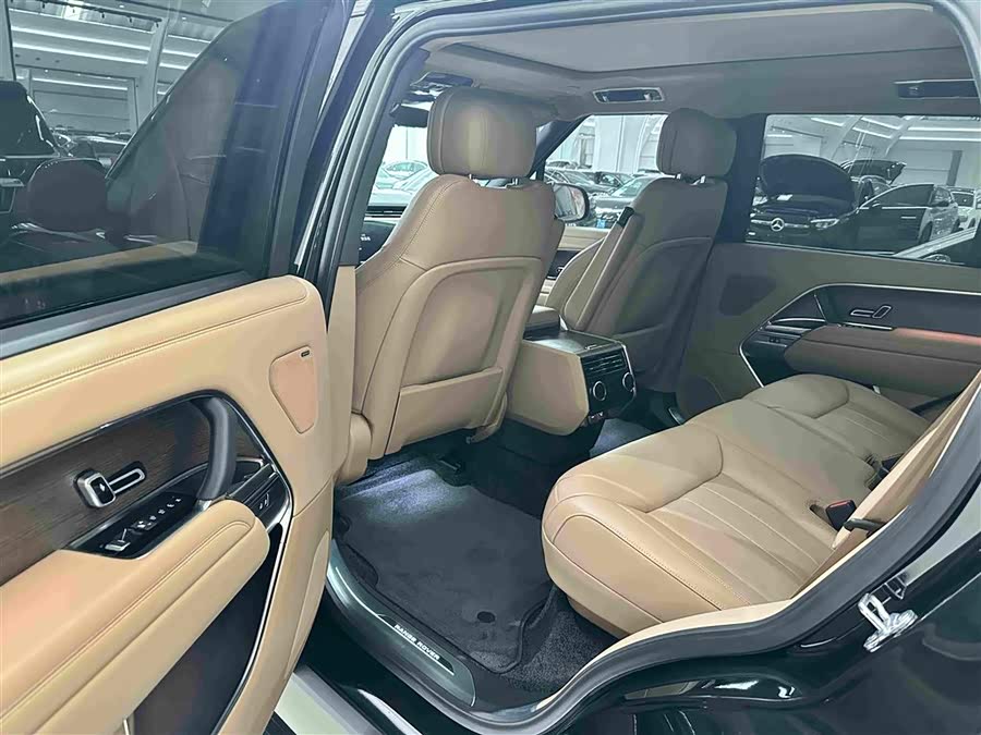 Range Rover 2025 3.0 L6 400PS Long Wheelbase - zdjęcie 9