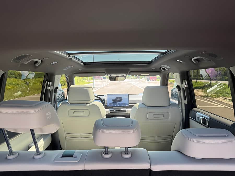 Titan 7 2025 190KM Four-Wheel Drive Ultra Version - zdjęcie 11
