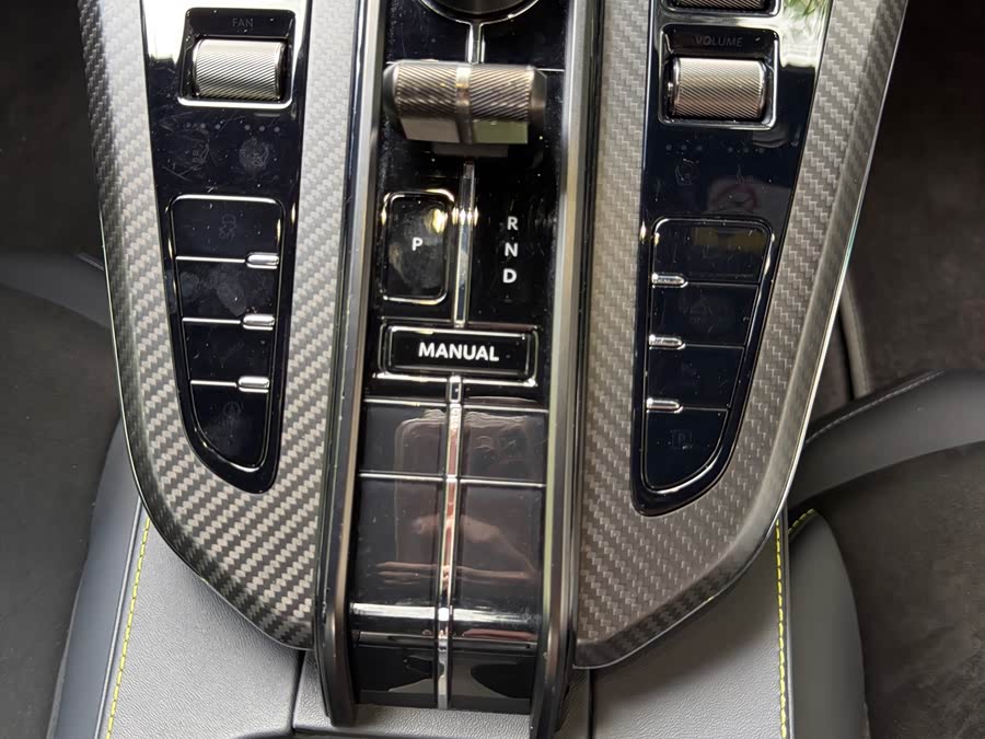 V8 Vantage 2024 4.0T V8 Coupe - zdjęcie 9
