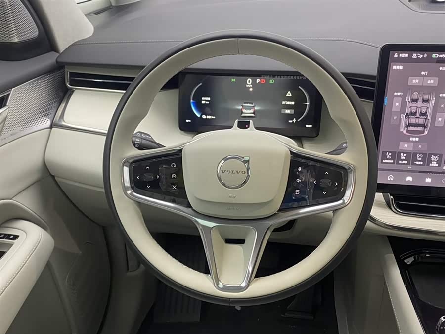 Volvo EM90 2025 Ultra 6-Seater - zdjęcie 14