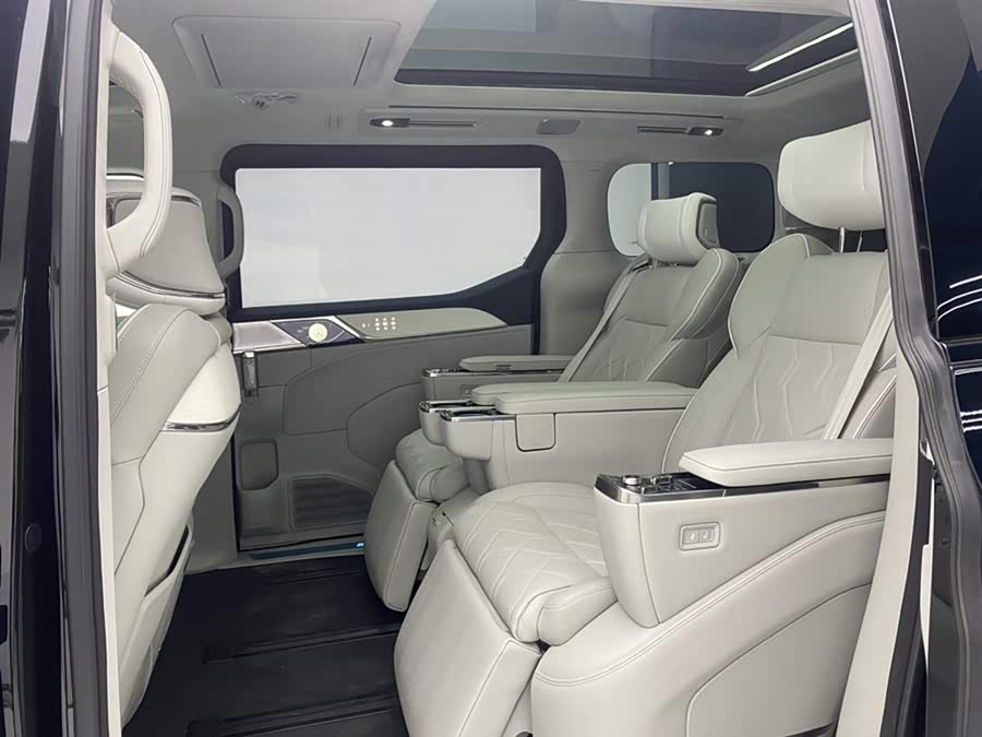 Volvo EM90 2025 Ultra 6-Seater - zdjęcie 19