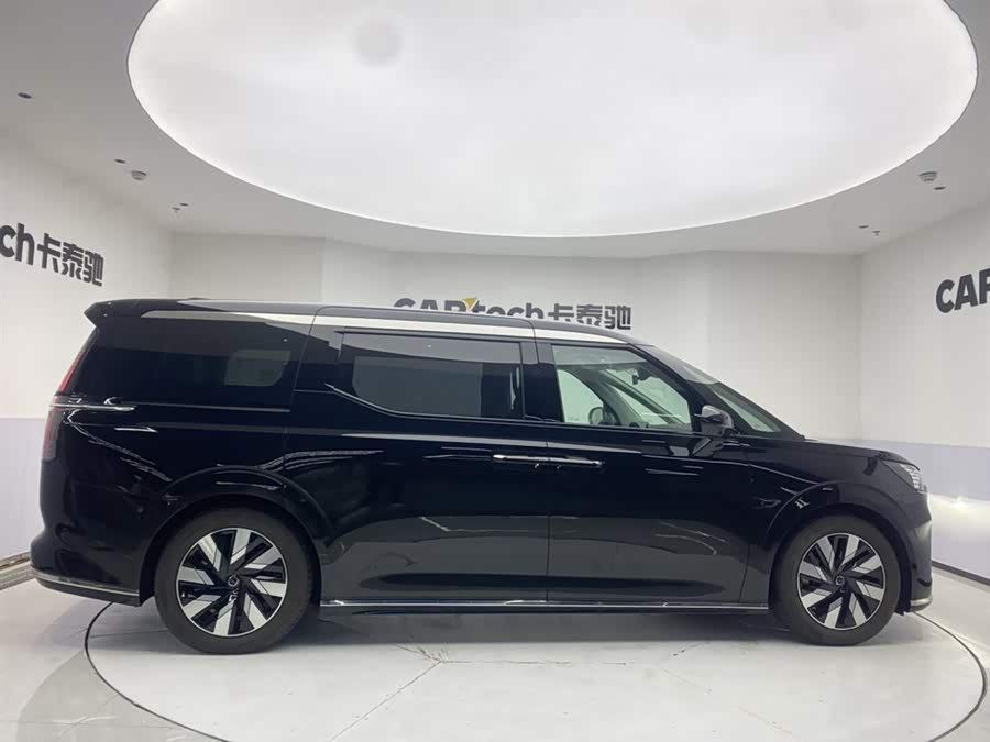 Volvo EM90 2025 Ultra 6-Seater - zdjęcie 4