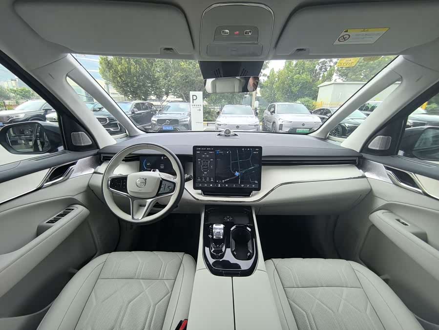 Volvo EM90 2025 Ultra 6-Seater - zdjęcie 10