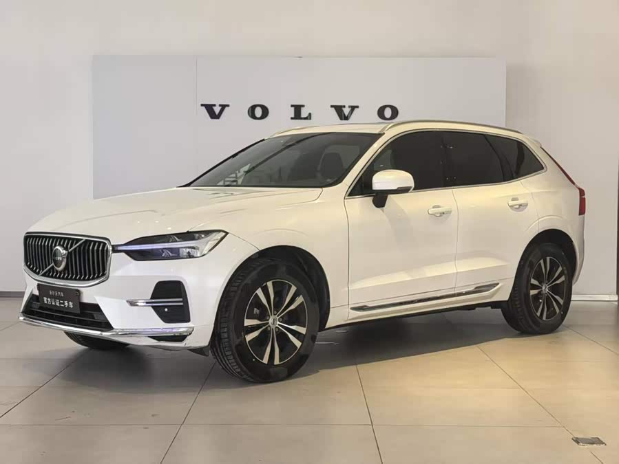Volvo XC60 2025 B5 4WD Intelligent Luxury - zdjęcie 1