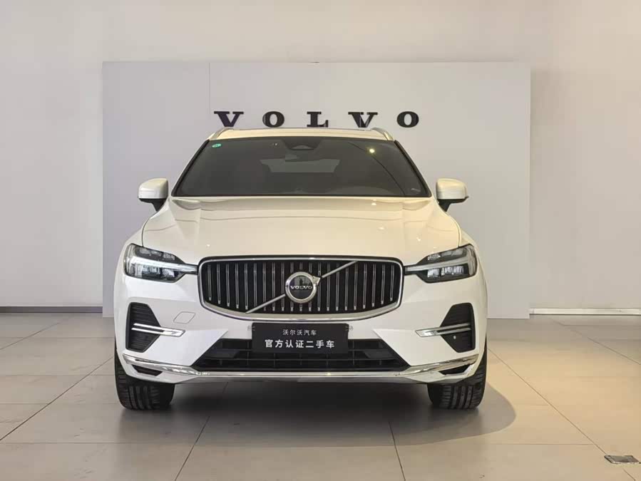 Volvo XC60 2025 B5 4WD Intelligent Luxury - zdjęcie 2