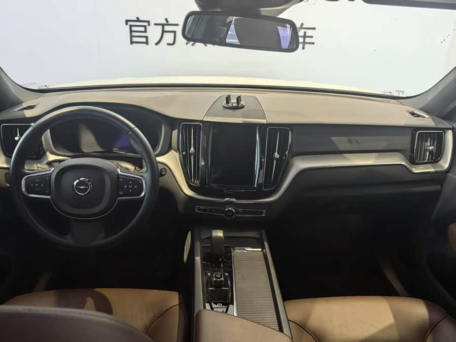 Volvo XC60 2025 B5 4WD Intelligent Luxury - zdjęcie 11