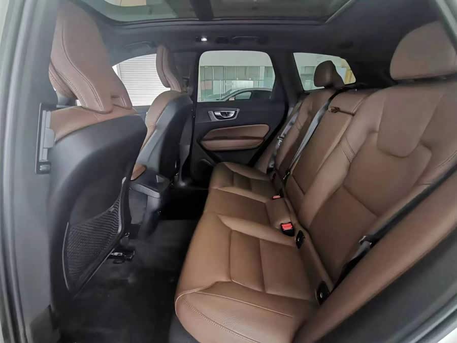 Volvo XC60 2025 B5 4WD Intelligent Luxury - zdjęcie 13