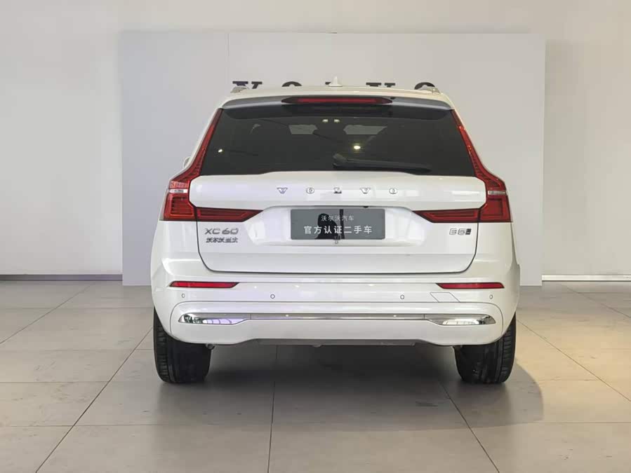 Volvo XC60 2025 B5 4WD Intelligent Luxury - zdjęcie 14