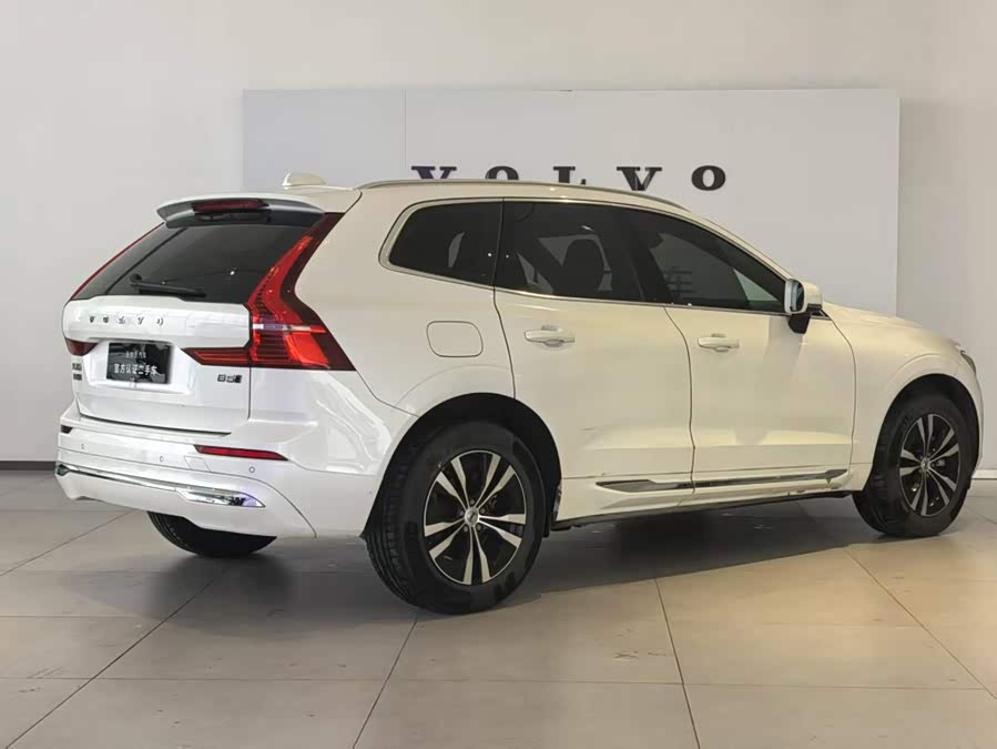 Volvo XC60 2025 B5 4WD Intelligent Luxury - zdjęcie 15