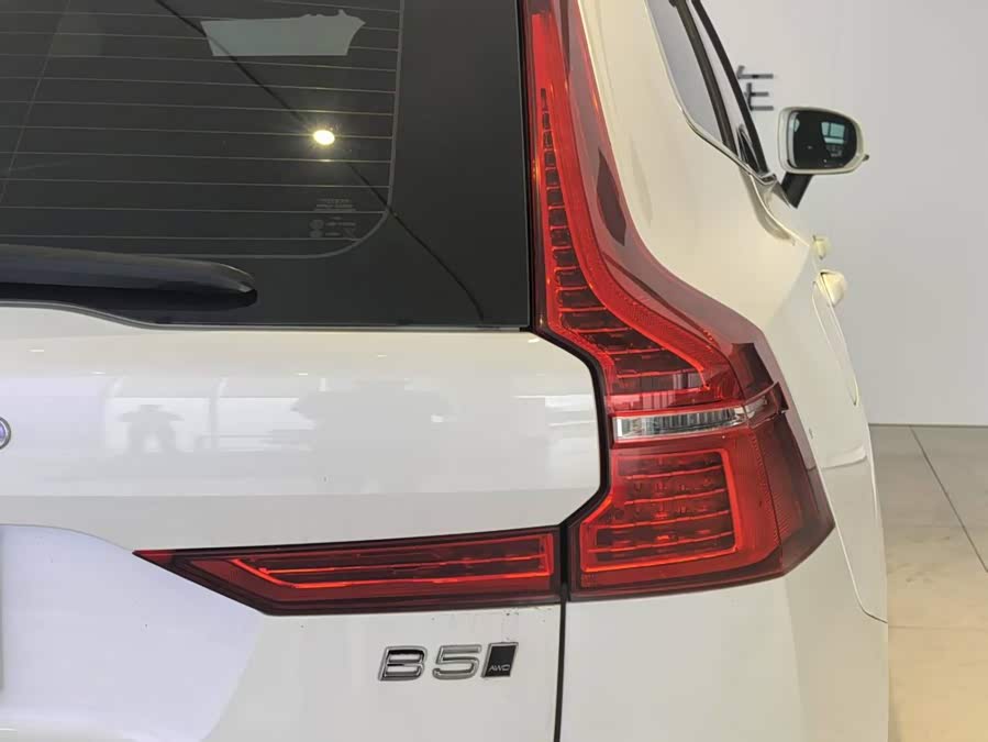 Volvo XC60 2025 B5 4WD Intelligent Luxury - zdjęcie 16