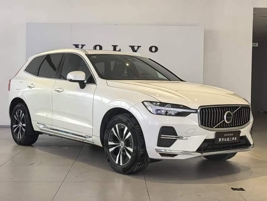 Volvo XC60 2025 B5 4WD Intelligent Luxury - zdjęcie 3