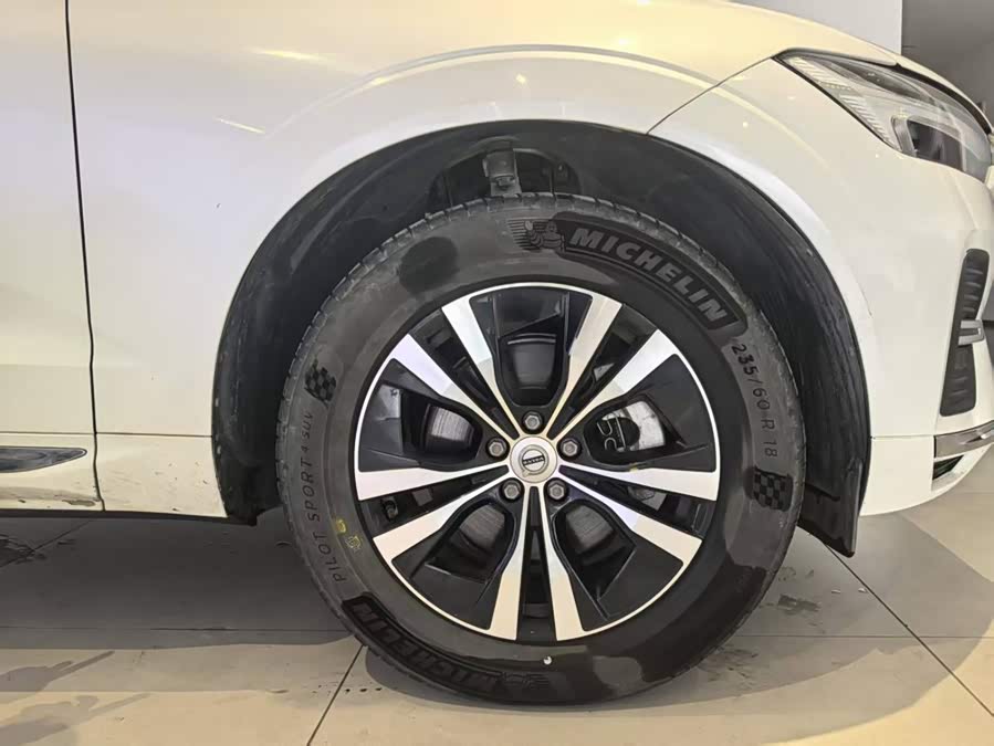 Volvo XC60 2025 B5 4WD Intelligent Luxury - zdjęcie 6