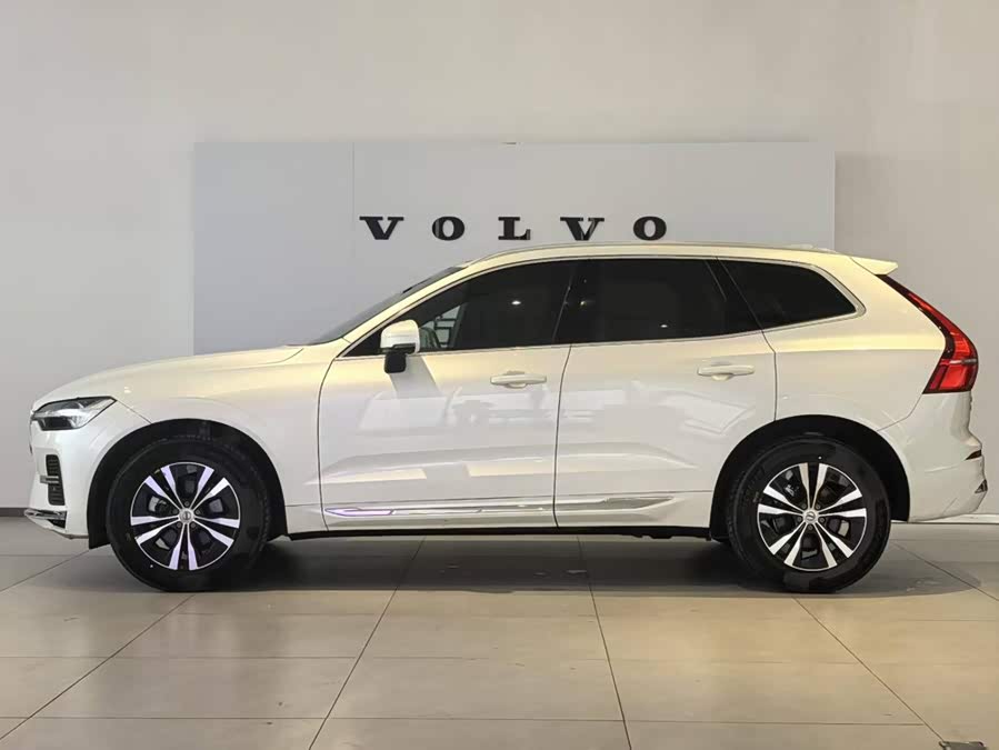 Volvo XC60 2025 B5 4WD Intelligent Luxury - zdjęcie 7