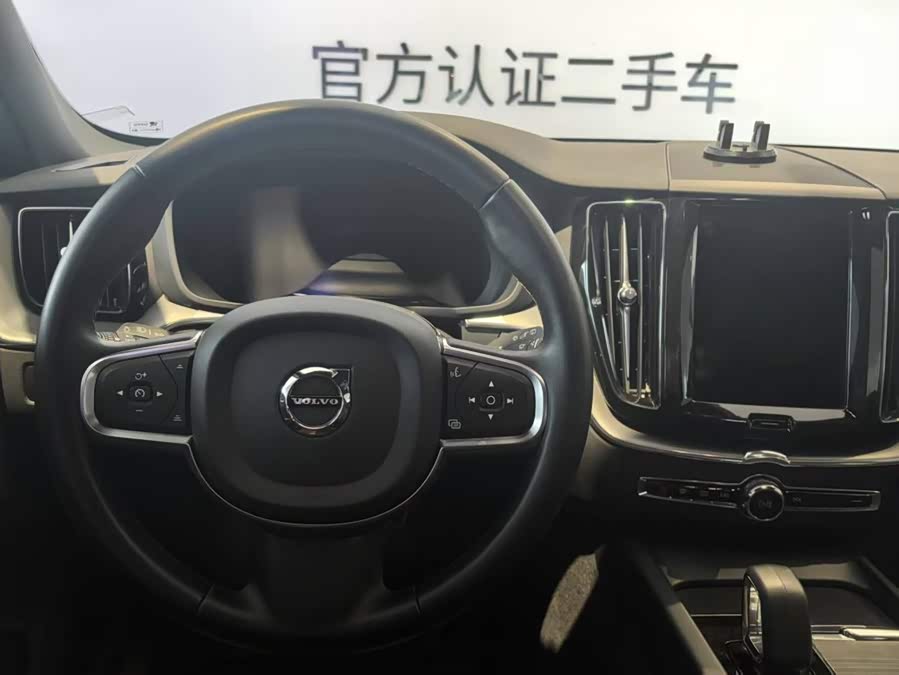 Volvo XC60 2025 B5 4WD Intelligent Luxury - zdjęcie 9