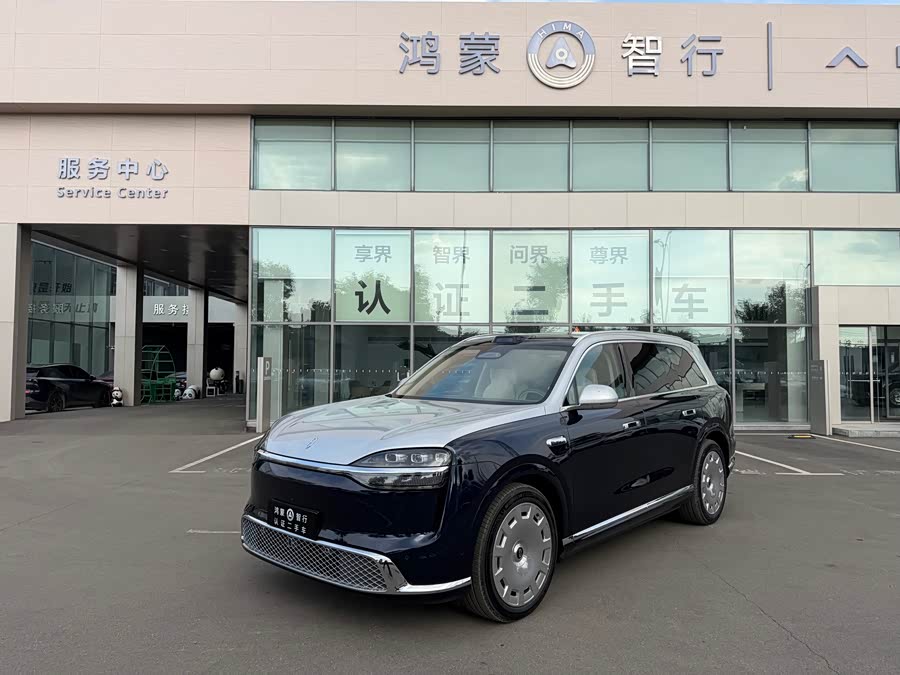Wenjie M9 2026 2WD Extended Range Ultra 6-Seater - zdjęcie 1
