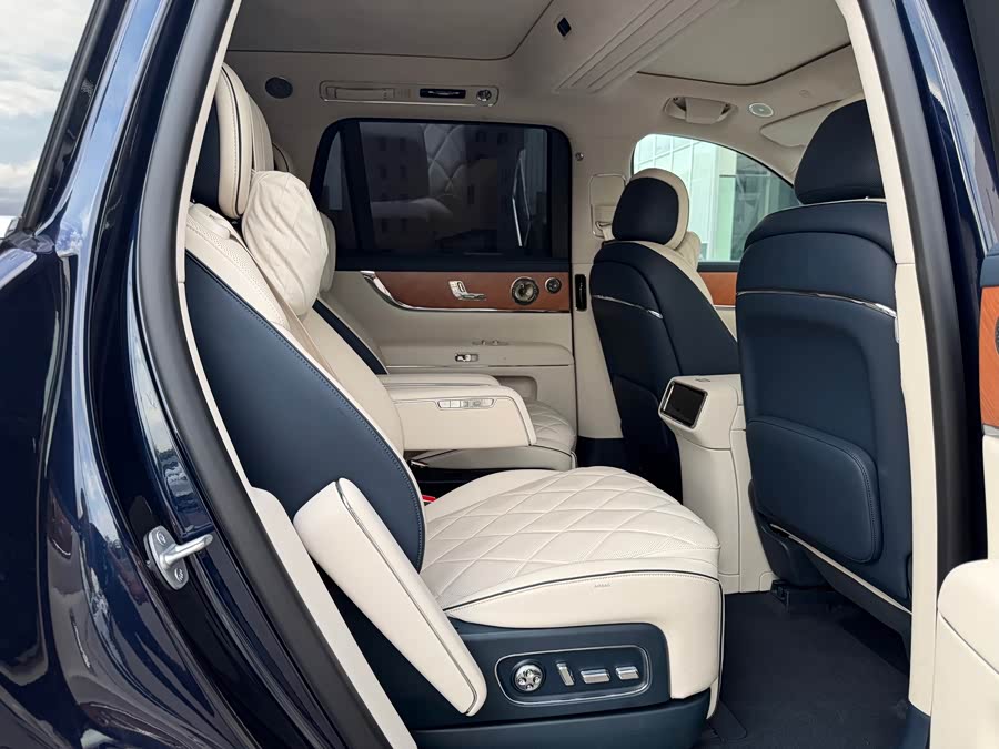 Wenjie M9 2026 2WD Extended Range Ultra 6-Seater - zdjęcie 12