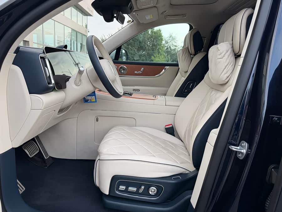 Wenjie M9 2026 2WD Extended Range Ultra 6-Seater - zdjęcie 7