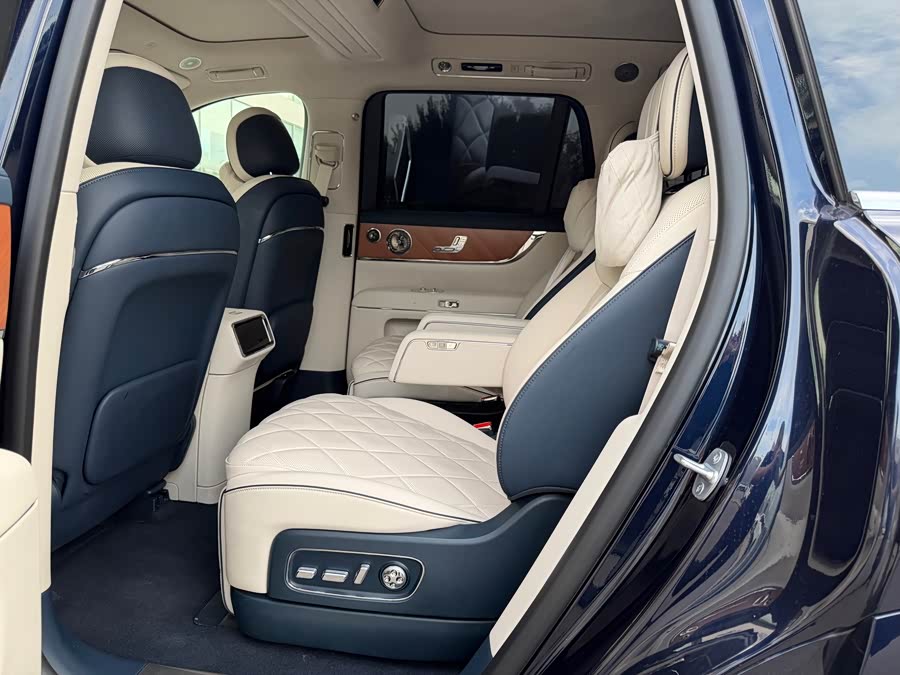 Wenjie M9 2026 2WD Extended Range Ultra 6-Seater - zdjęcie 9