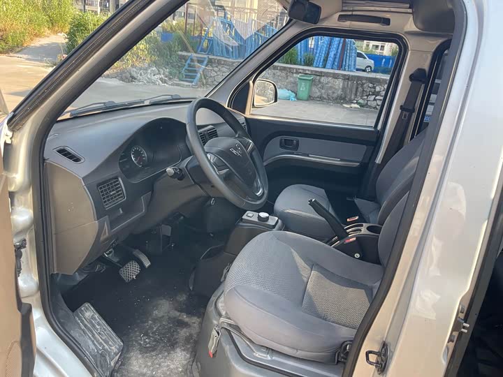 Wuling Rongguang EV 2022 Basic Passenger Vehicle Penghui Battery - zdjęcie 17