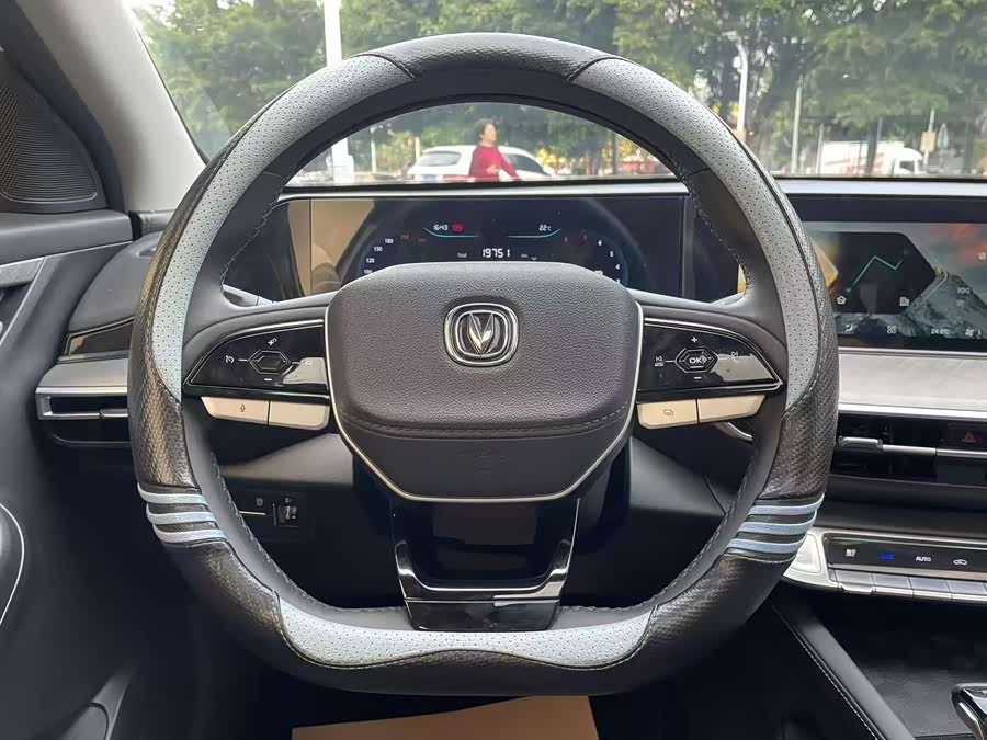 Yidong 2023 Enjoy Version PLUS Blue Whale NE 1.4T GDI DCT Premium - zdjęcie 13