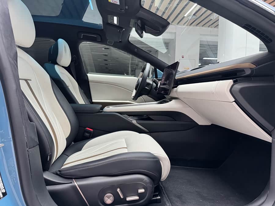 Zeekr 007GT 2025 Four-Wheel Drive Intelligent Driving Version 75kWh - zdjęcie 17