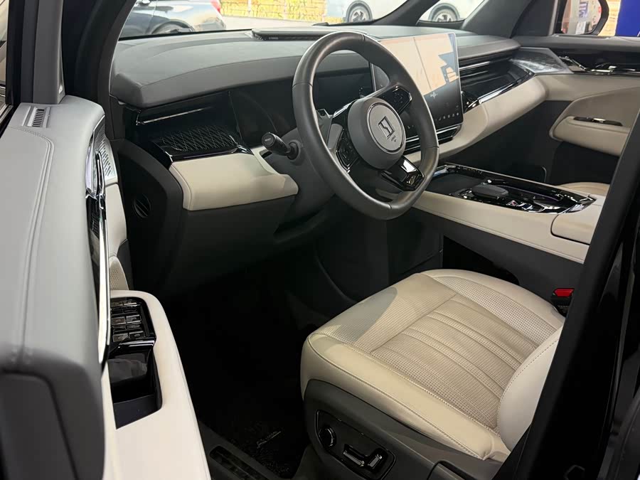 Zeekr 009 2024 6-Seater Executive 4WD 108kWh - zdjęcie 3